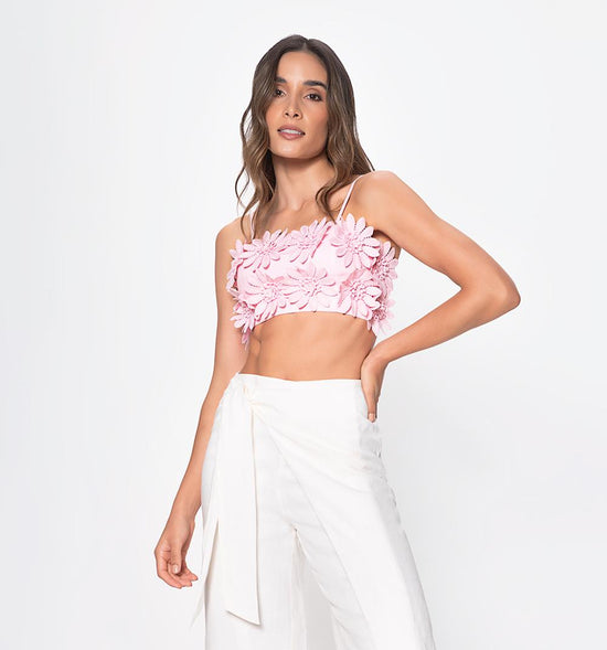 CROP TOP CON ENCAJE DE FLORES