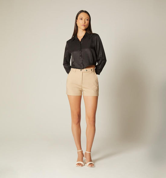 SHORT TIRO ALTO Y PRETINA CON  BROCHES