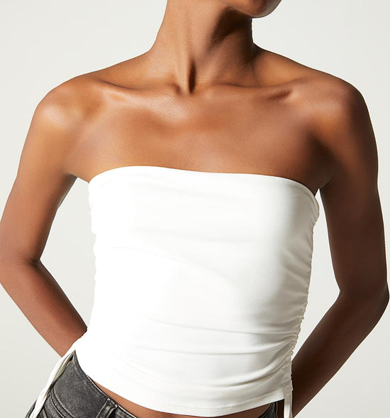 BLUSA STRAPLESS CON AMARRE EN COSTADOS