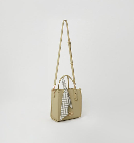 BOLSO DE MANO VERTICAL CON PAÑUELO DECOR