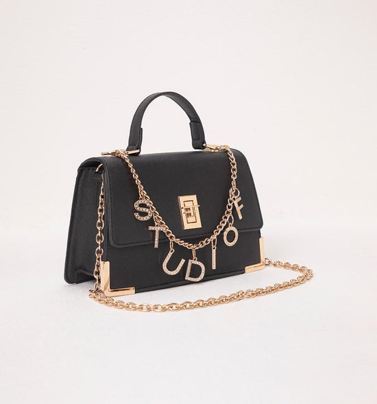 BOLSO  MANOS LIBRES CON CADENA LOGO STUD