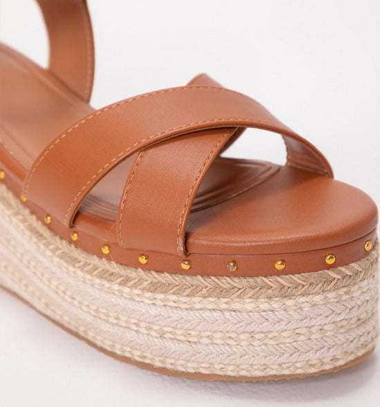 SANDALIA PLANAFORMA CON CAPELLADA CRUZAD